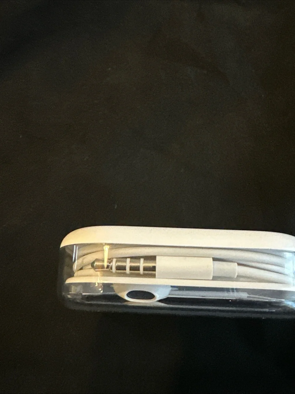 Apple White Earbud Headphones with Inline Remote and Microphone